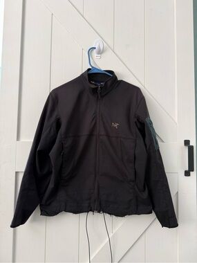 Women’s Arc'teryx black Softshell Jacket Windstopper Flaws Large